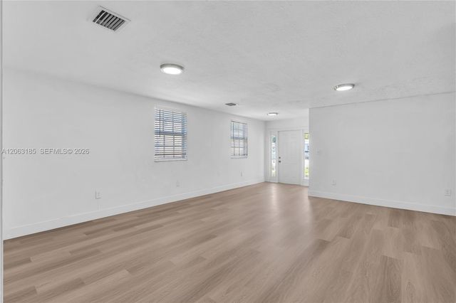 140 NW 70th St 140, Miami, FL 33150