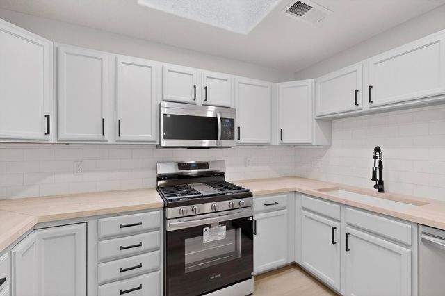 619 Avenida Montoya NE, Los Lunas, NM 87031