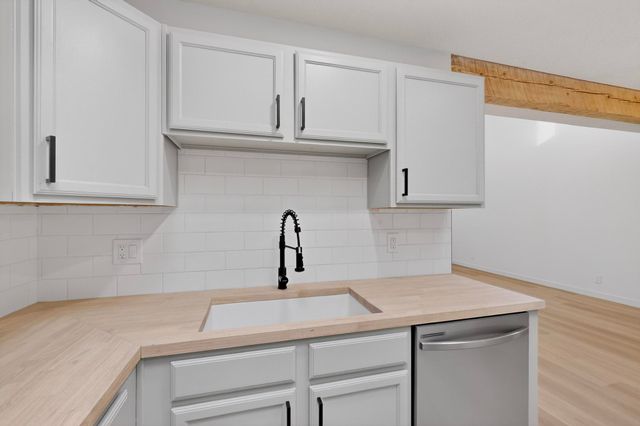 619 Avenida Montoya NE, Los Lunas, NM 87031