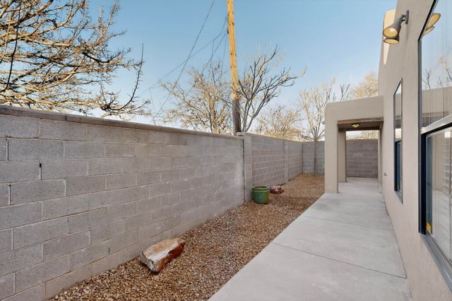 619 Avenida Montoya NE, Los Lunas, NM 87031