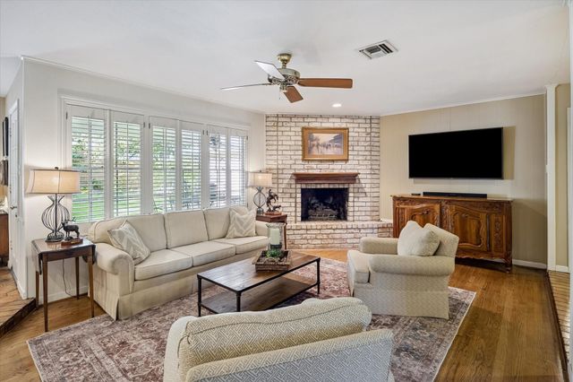 12630 Kingsride Lane, Houston, TX 77024