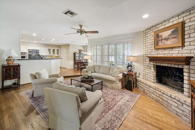 12630 Kingsride Lane, Houston, TX 77024