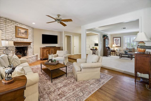 12630 Kingsride Lane, Houston, TX 77024