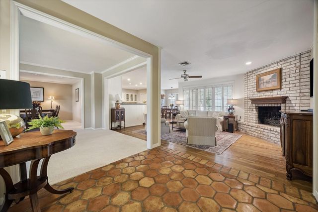 12630 Kingsride Lane, Houston, TX 77024