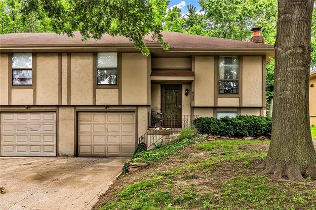 8120-8122 N Stoddard Avenue, Kansas City, MO 64152