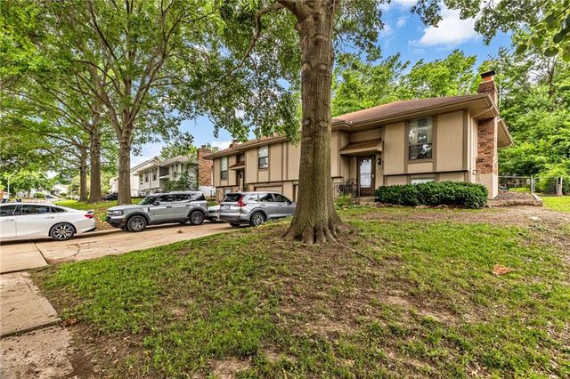 8120-8122 N Stoddard Avenue, Kansas City, MO 64152