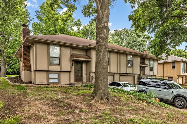 8120-8122 N Stoddard Avenue, Kansas City, MO 64152