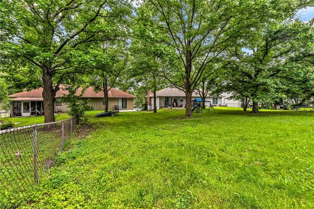 8120-8122 N Stoddard Avenue, Kansas City, MO 64152