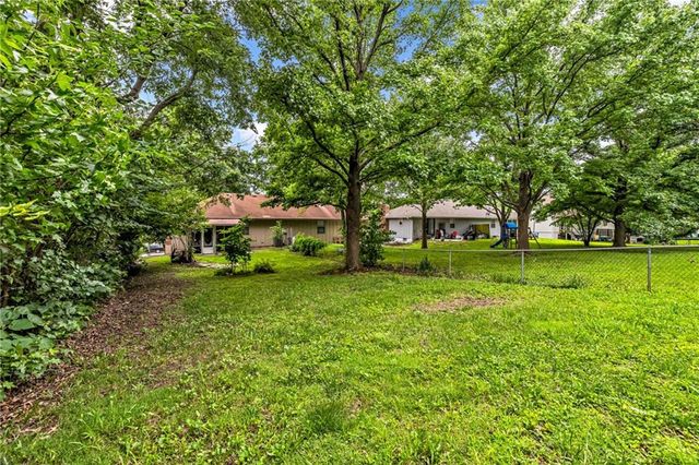 8120-8122 N Stoddard Avenue, Kansas City, MO 64152