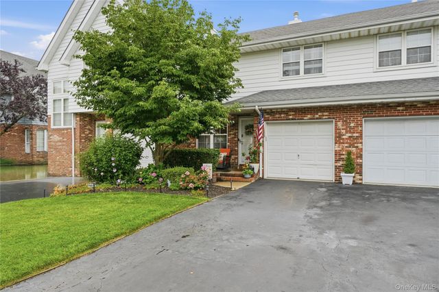21 Broadlawn Drive, Central Islip, NY 11722