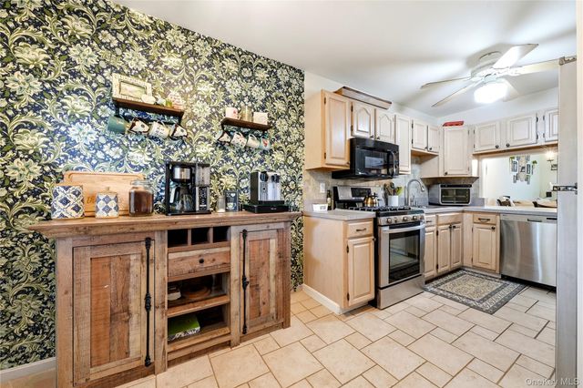 21 Broadlawn Drive, Central Islip, NY 11722