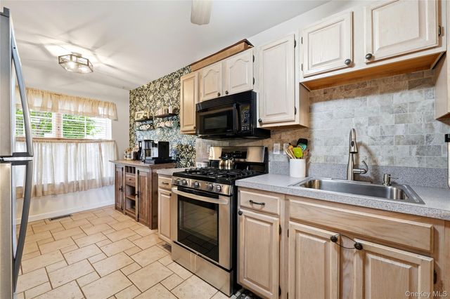21 Broadlawn Drive, Central Islip, NY 11722