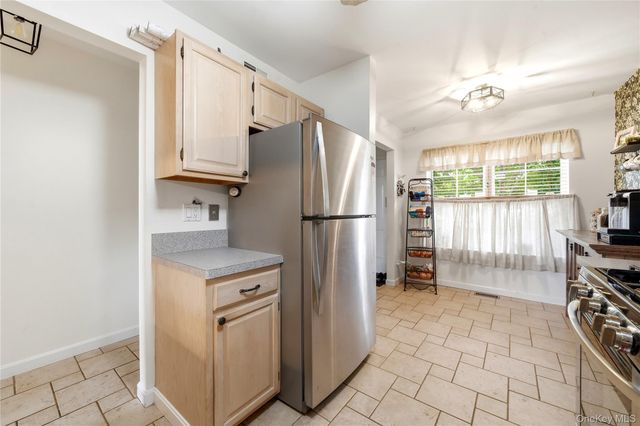 21 Broadlawn Drive, Central Islip, NY 11722