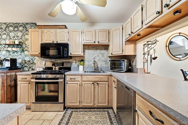 21 Broadlawn Drive, Central Islip, NY 11722