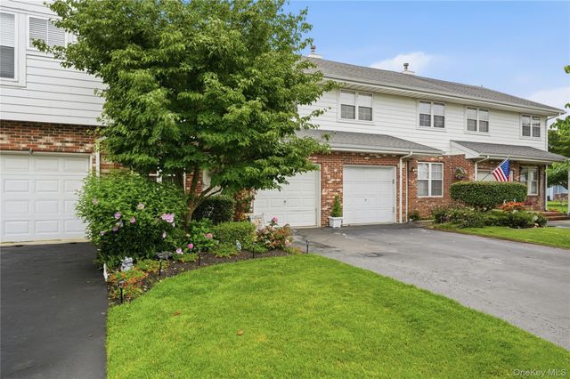21 Broadlawn Drive, Central Islip, NY 11722