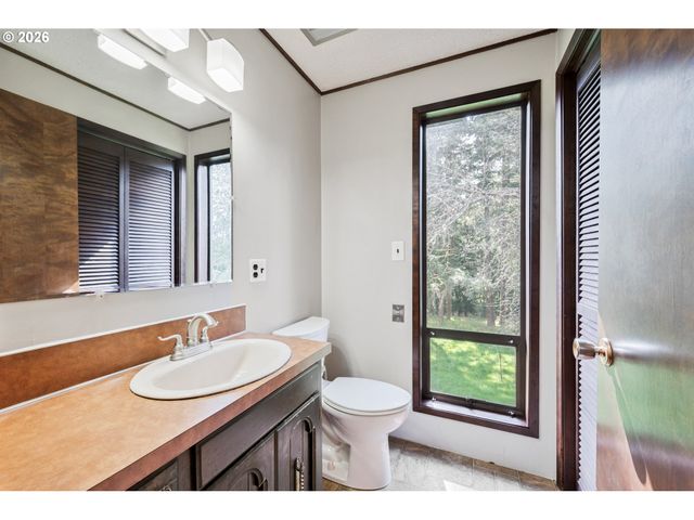 2366 SEMINARY HILL Rd, Centralia, WA 98531