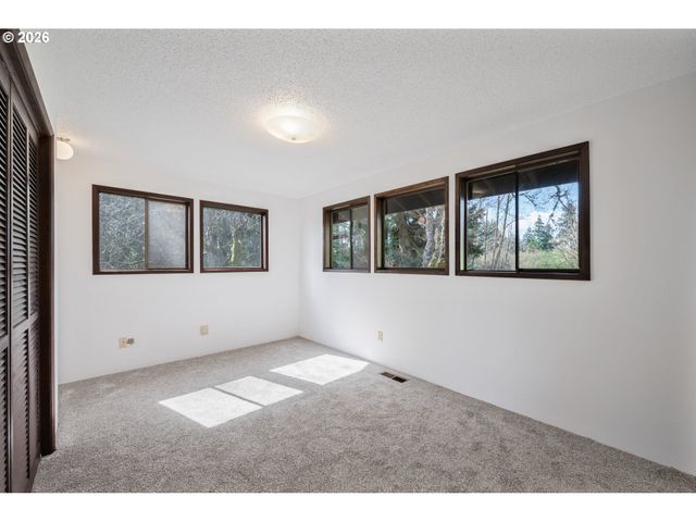 2366 SEMINARY HILL Rd, Centralia, WA 98531