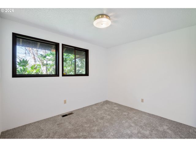 2366 SEMINARY HILL Rd, Centralia, WA 98531