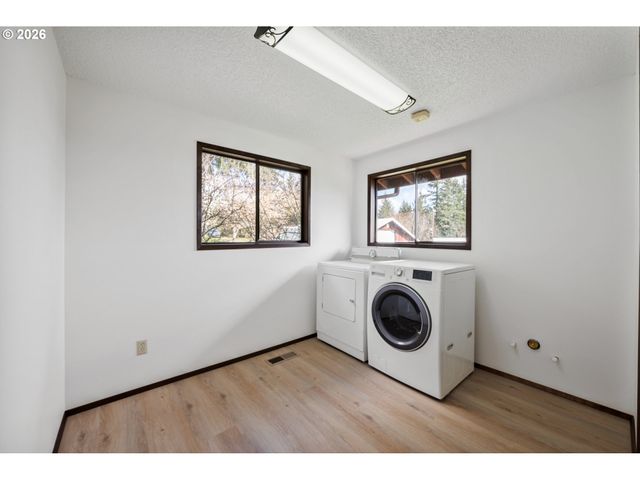 2366 SEMINARY HILL Rd, Centralia, WA 98531