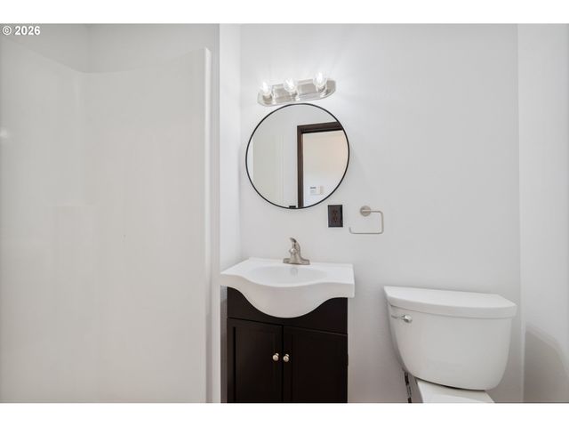 2366 SEMINARY HILL Rd, Centralia, WA 98531