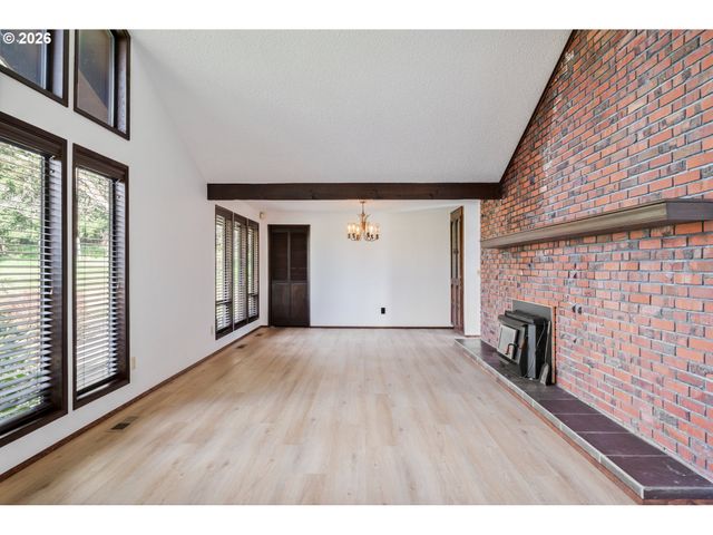 2366 SEMINARY HILL Rd, Centralia, WA 98531