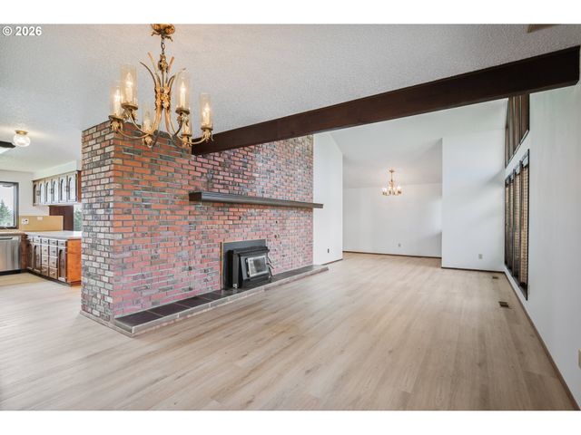 2366 SEMINARY HILL Rd, Centralia, WA 98531