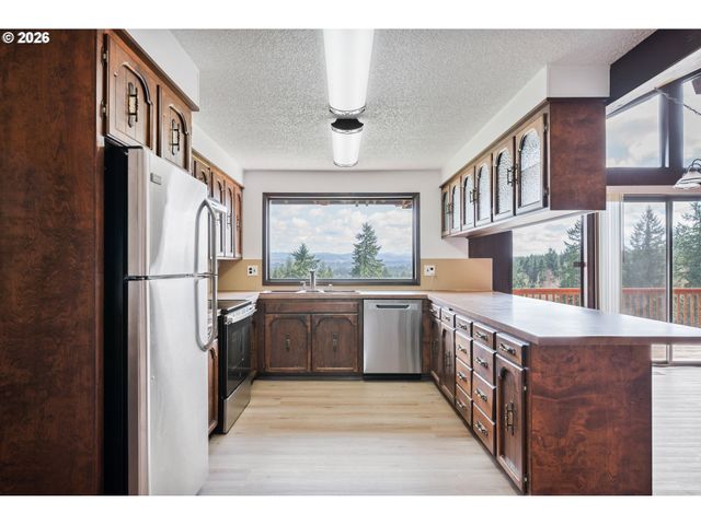 2366 SEMINARY HILL Rd, Centralia, WA 98531