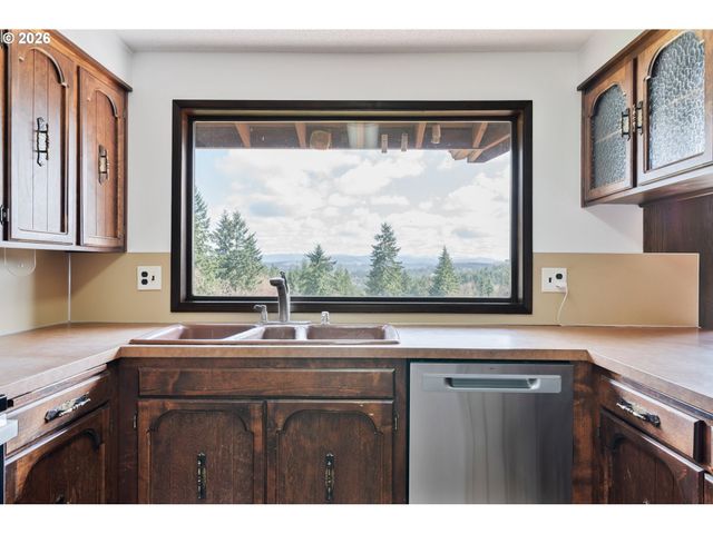 2366 SEMINARY HILL Rd, Centralia, WA 98531