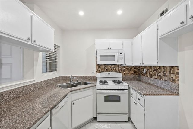 11150 Glenoaks Boulevard 309, Pacoima, CA 91331