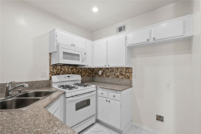 11150 Glenoaks Boulevard 309, Pacoima, CA 91331