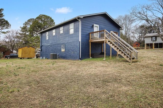 135 Franklin Drive, Benton, TN 37307