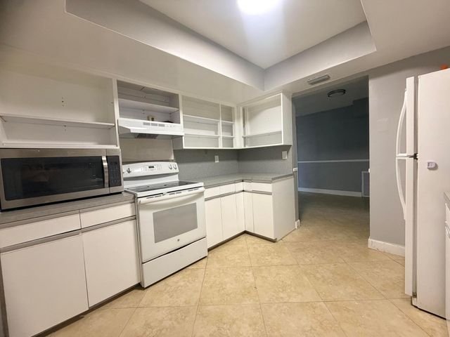 8381 NW 28TH Place, Sunrise, FL 33322