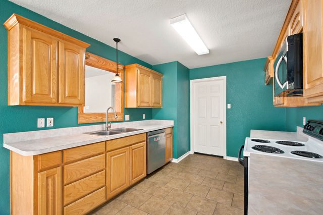 613 N Avenue D, Springtown, TX 76082