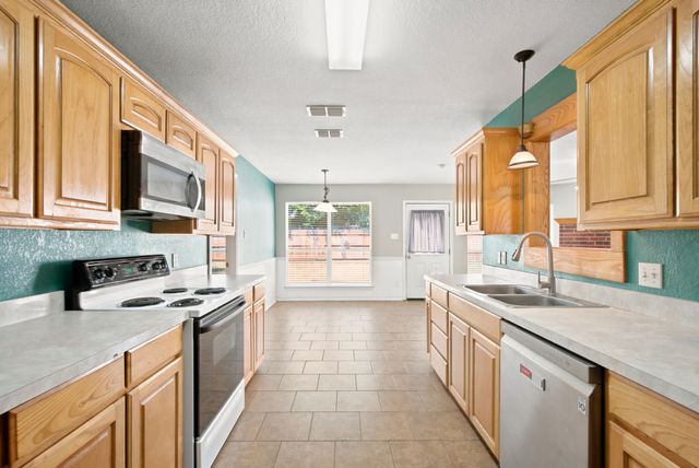 613 N Avenue D, Springtown, TX 76082