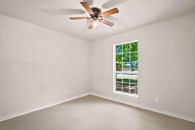 613 N Avenue D, Springtown, TX 76082