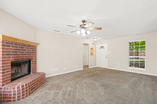 613 N Avenue D, Springtown, TX 76082