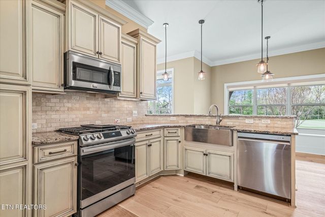 240 Forest Hill Drive, Crossville, TN 38558