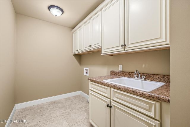 240 Forest Hill Drive, Crossville, TN 38558