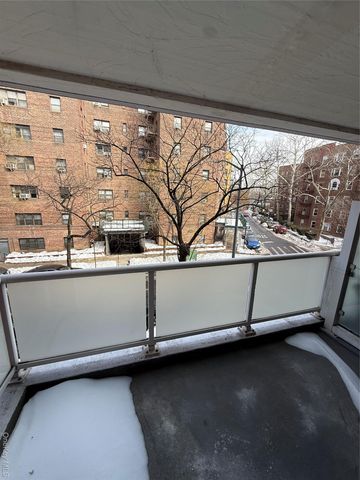 83-40 Austin Street 3U, Kew Gardens, NY 11415