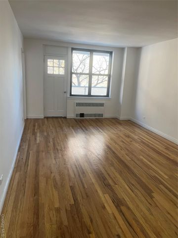 83-40 Austin Street 3U, Kew Gardens, NY 11415