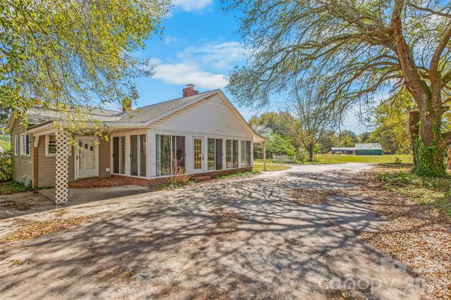 2389 Bethune Road, Bethune, SC 29009