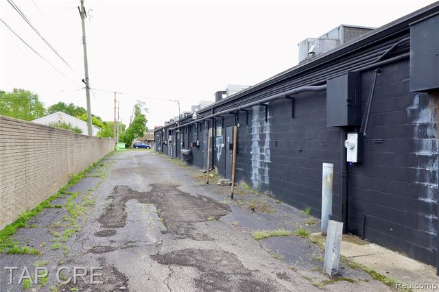 27530 7 Mile Road, Livonia, MI 48152