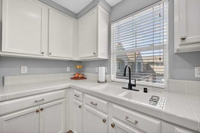 609 Dante Cir, Roseville, CA 95678