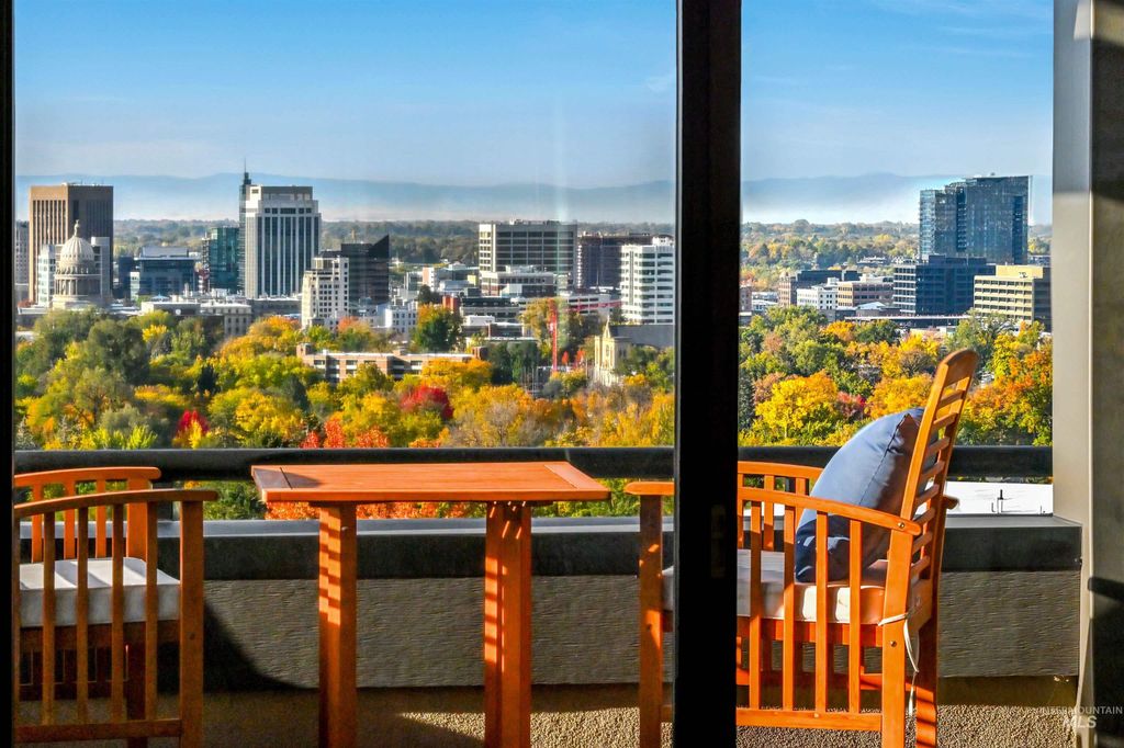 146 W Skylark Drive, Boise, ID 83702 photo 2