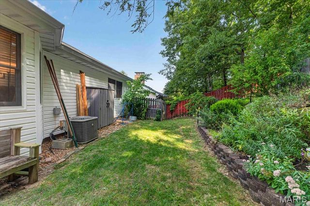 632 Amberwood Lane, Ballwin, MO 63021