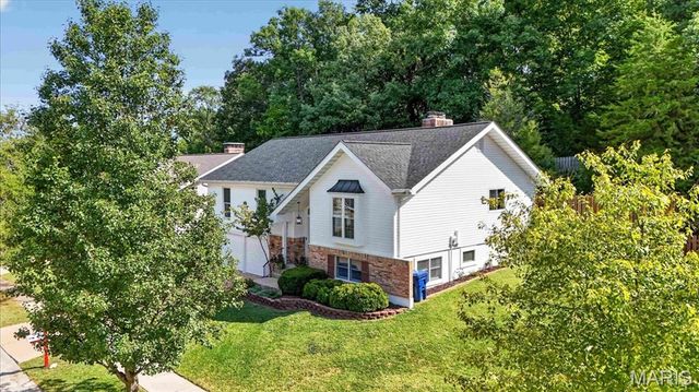 632 Amberwood Lane, Ballwin, MO 63021