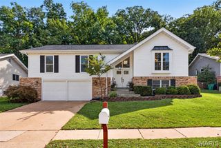 632 Amberwood Lane, Ballwin, MO 63021