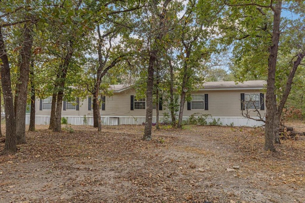 120 Twin Oaks RD, Elgin, TX 78621