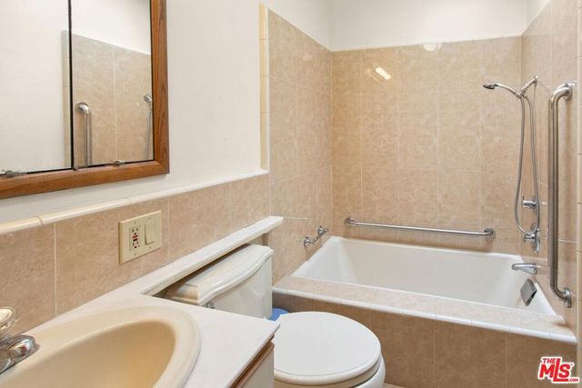 5374 S Centinela Avenue, Los Angeles, CA 90066
