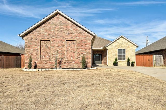 849 SW 10th Street, Moore, OK 73160